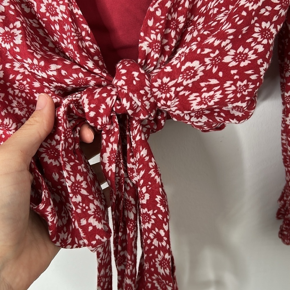 Auguste the Label Marlowe Frida Floral Cropped Wrap Blouse - Picture 5 of 6